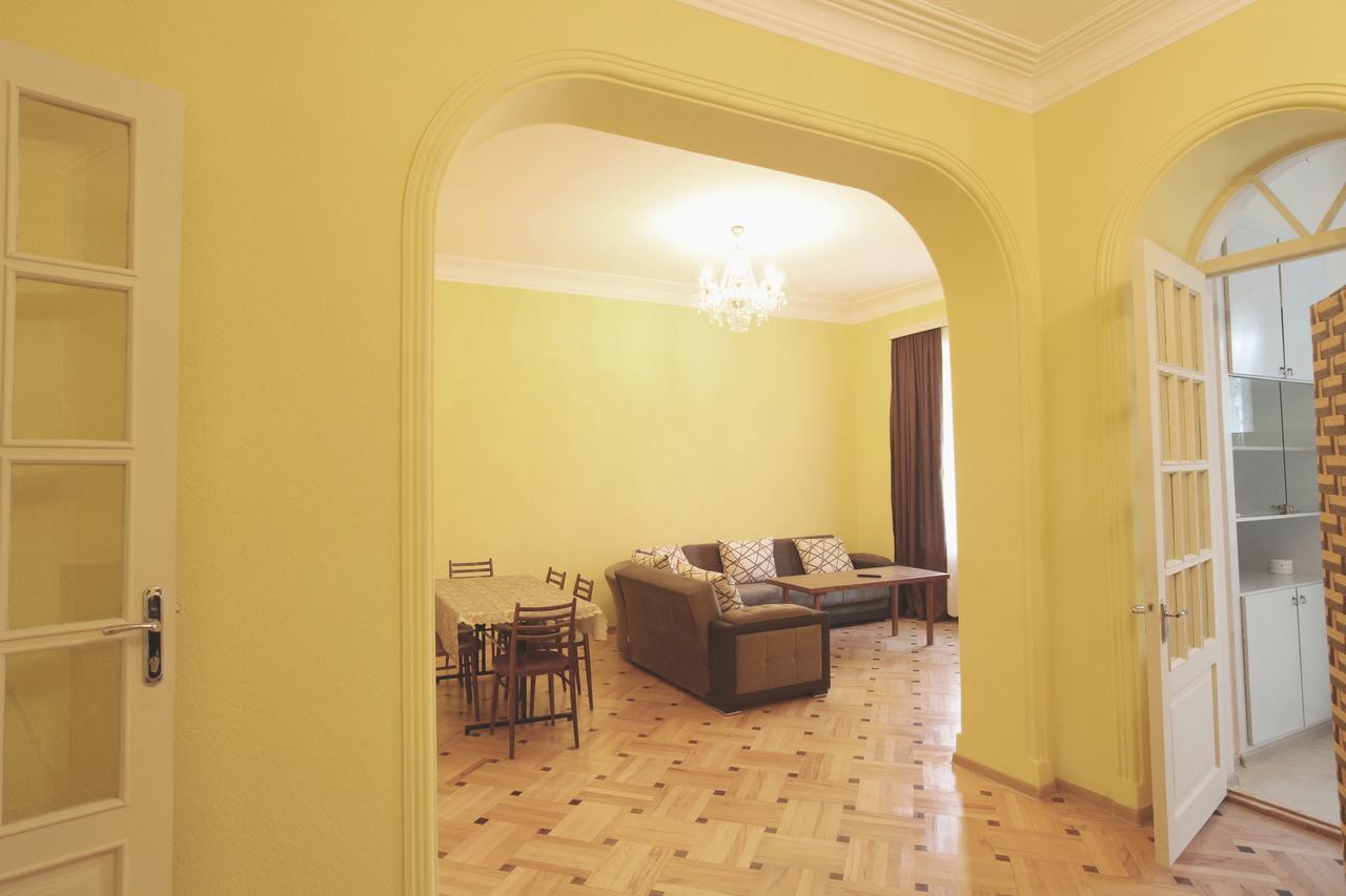 Apartment At Stalin House Tbilisi Exterior foto